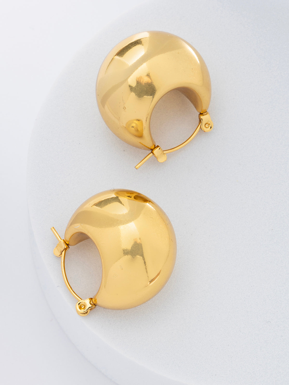 Scintillare By Sukkhi Chunky Golden Dainty 18kGold Plated with Stainless Steel Hoop Bali Korean Fashion Earring Jewellery for Women|Anti Tarnish Jewellery|Gifts for Wife Girlfriend Mother|E107031