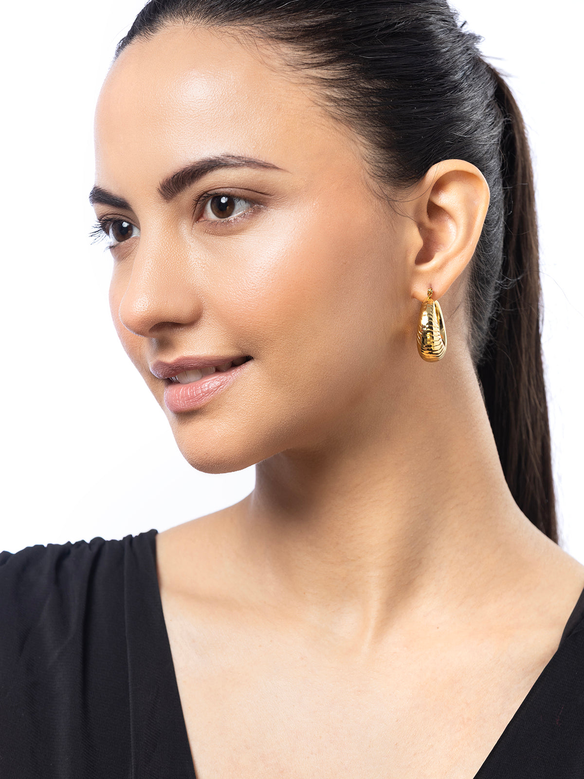 Scintillare By Sukkhi Chunky 18k Gold Plated with Stainless Steel Small Hoop Bali Korean Fashion Earring Jewellery for Women & Girls|Anti Tarnish Jewellery|Gifts for Wife Girlfriend Mother|E107037