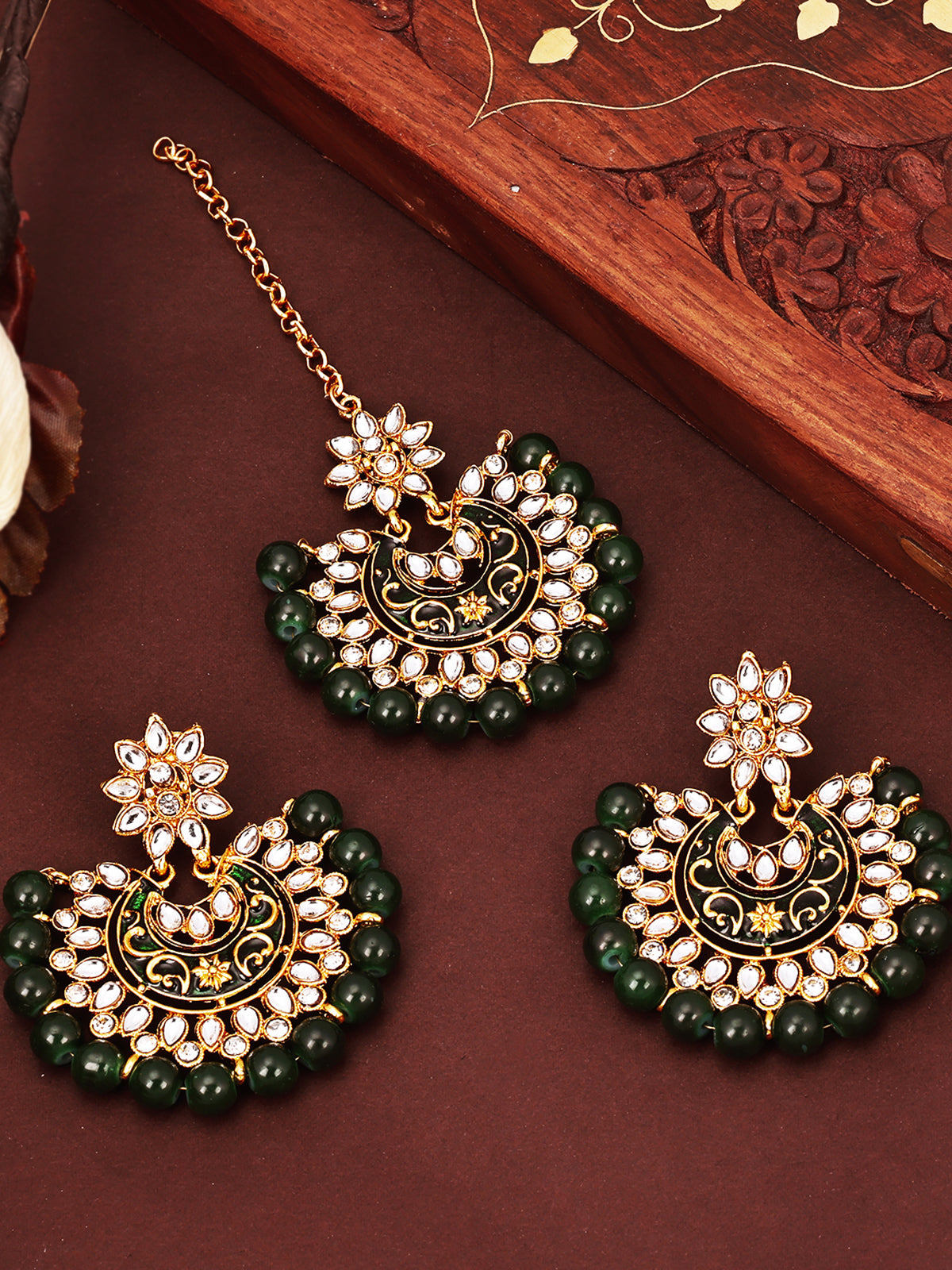 Sukkhi Lovely Gold Plated Kundan Meenakari Earring Maangtikka Set for Women EM103984