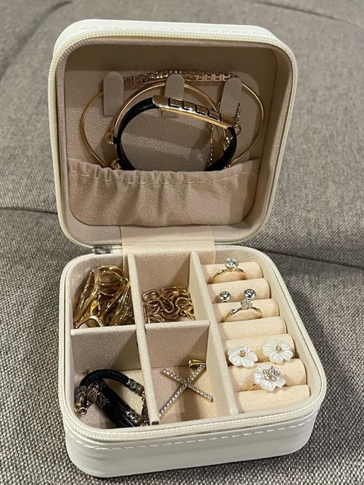 Scintillare By Sukkhi Jewellery Organiser PU Leather Zipper Portable Storage Box Case with Dividers Container for Rings, Earrings, Necklace Home Organizer JB107108