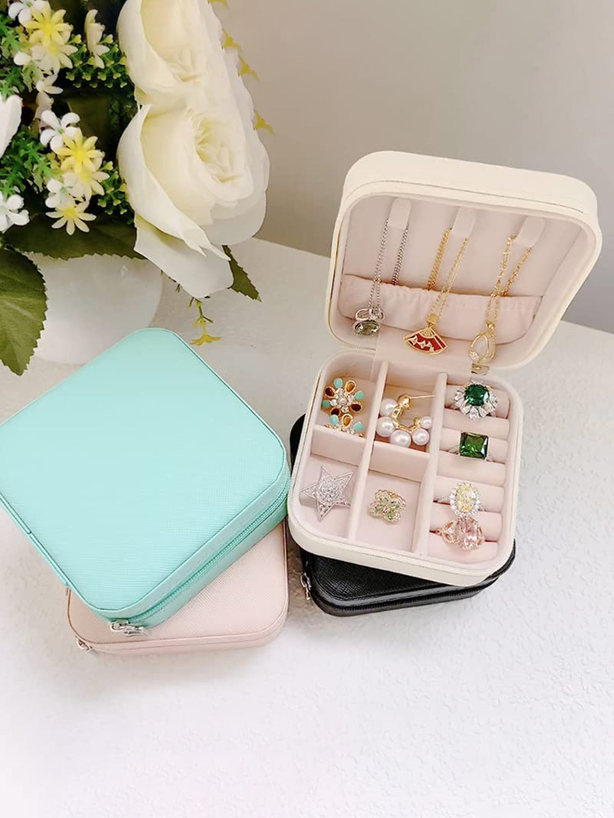 Scintillare By Sukkhi Jewellery Organiser PU Leather Zipper Portable Storage Box Case with Dividers Container for Rings, Earrings, Necklace Home Organizer JB107108