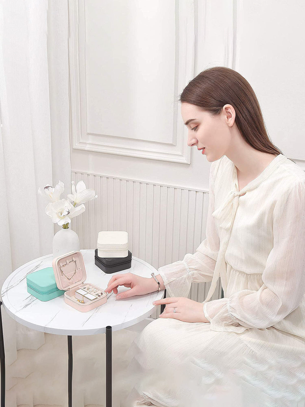 Scintillare By Sukkhi Jewellery Organiser PU Leather Zipper Portable Storage Box Case with Dividers Container for Rings, Earrings, Necklace Home Organizer JB107109