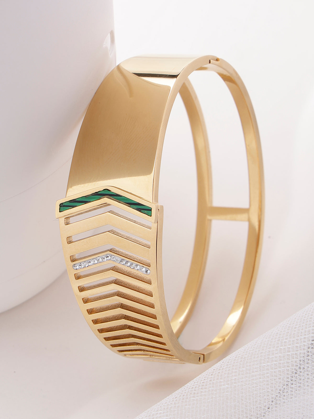 Scintillare By Sukkhi Stylish 18kGold Plated with Stainless Steel & Crystal Stones Openable Kada Bracelet Jewellery for Women & Girls|Anti Tarnish Jewellery|Gifts for Wife Girlfriend Mother|K107051