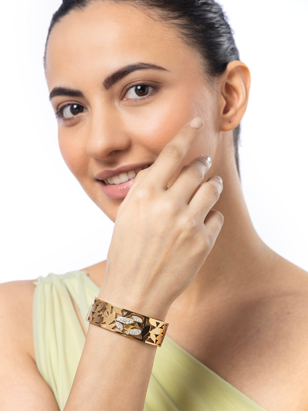 Scintillare By Sukkhi Stylish Gold Plated with Stainless Steel & Crystal Stones Openable Kada Bracelet Jewellery for Women & Girls|Anti Tarnish Jewellery|Gift for Wife Girlfriend Mother Sister|K107059