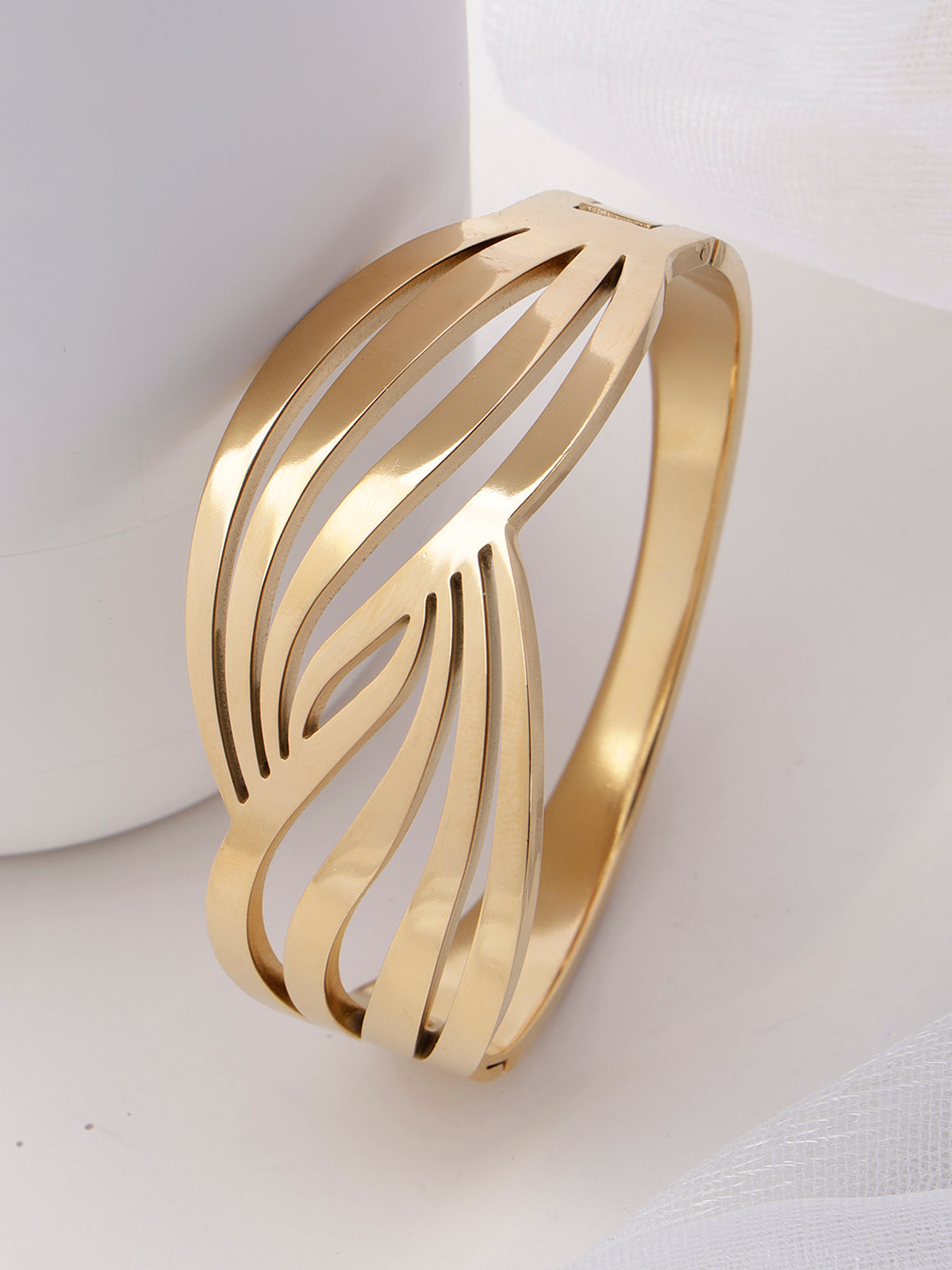 Scintillare By Sukkhi Latest Stylish Gold Plated with Stainless Steel Openable Cuff Kada Bracelet Jewellery for Women & Girls|Anti Tarnish Jewellery|Gifts for Wife Girlfriend Mother Sister|K107063