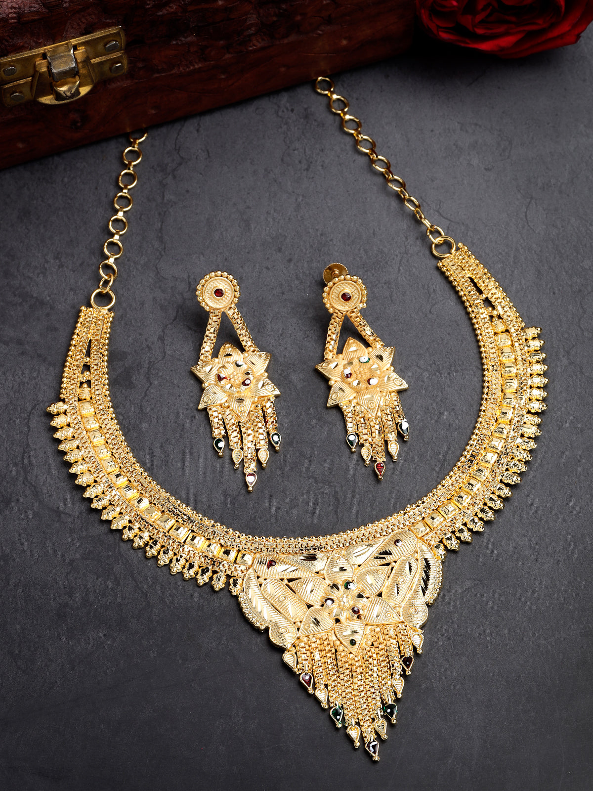 Sukkhi Decent Traditional 18 Gram High Gold Plated with Red Green Meenakari Work Adjustable Choker Necklace Set with Dangler Earrings Jewellery Set for Women & Girls|Set of 1|N73717