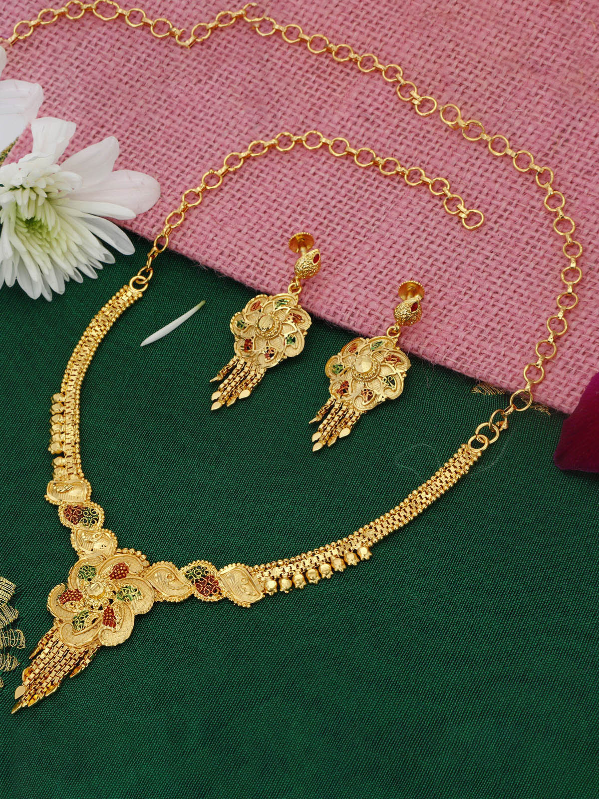 Sukkhi Ravishing 24 Carat Gold plated Choker Necklace Set for Women N73732