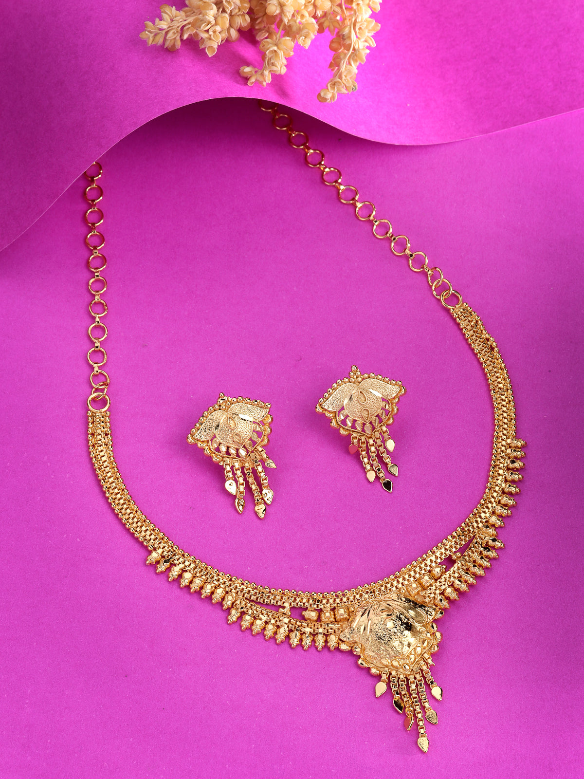 Sukkhi Affordable 18k Gold Plated Choker Adjustable Necklace Set with Dangler Earrings Jewellery Set for Women & Girls|Set of 1|N73742