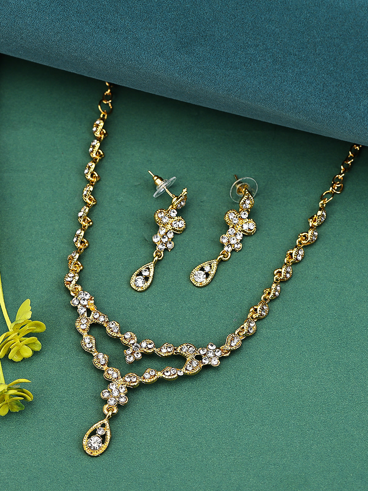 Sukkhi Stimulating Gold Plated  Necklace Set for Women NS100707