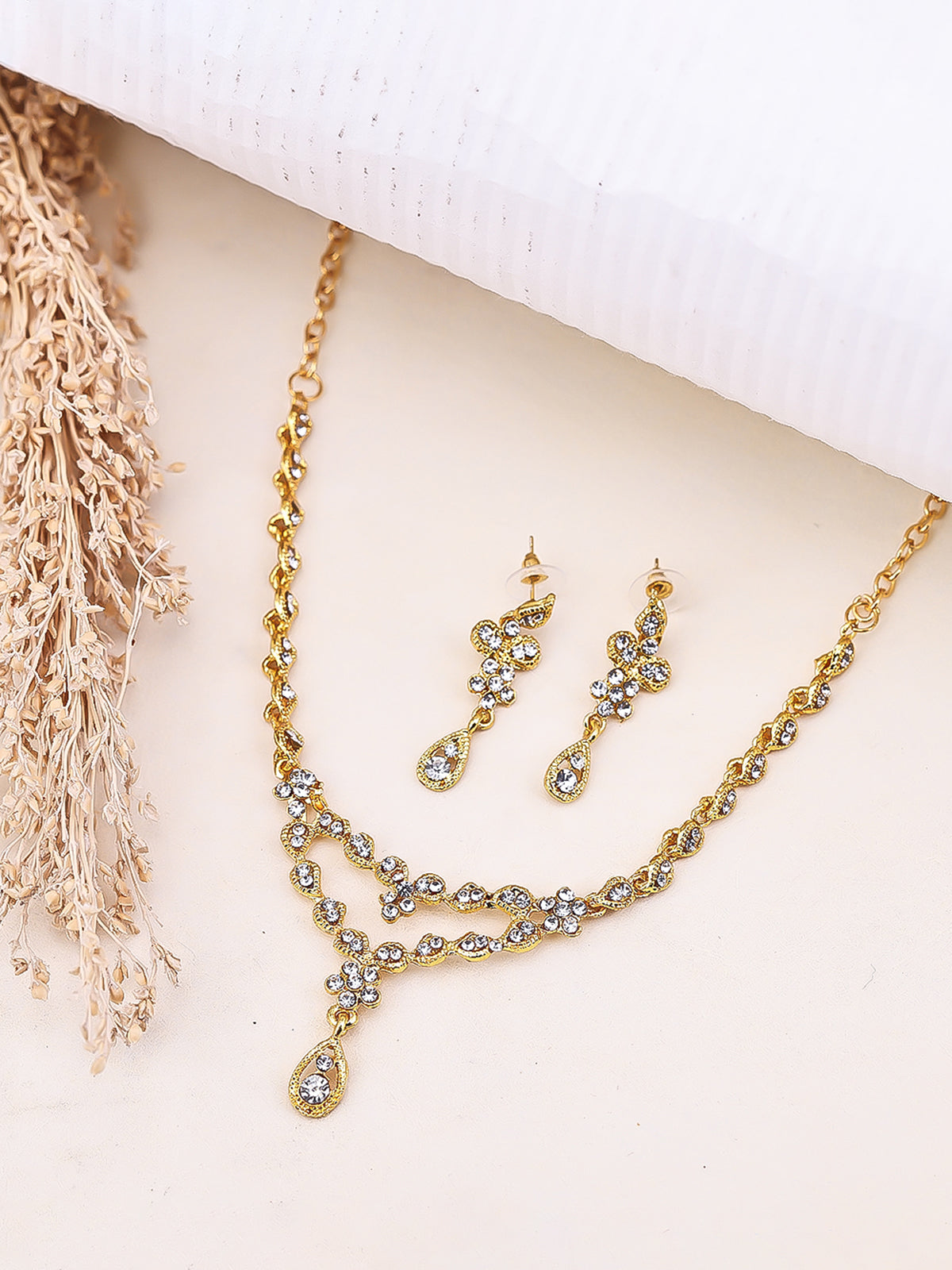 Sukkhi Stimulating Gold Plated  Necklace Set for Women NS100707