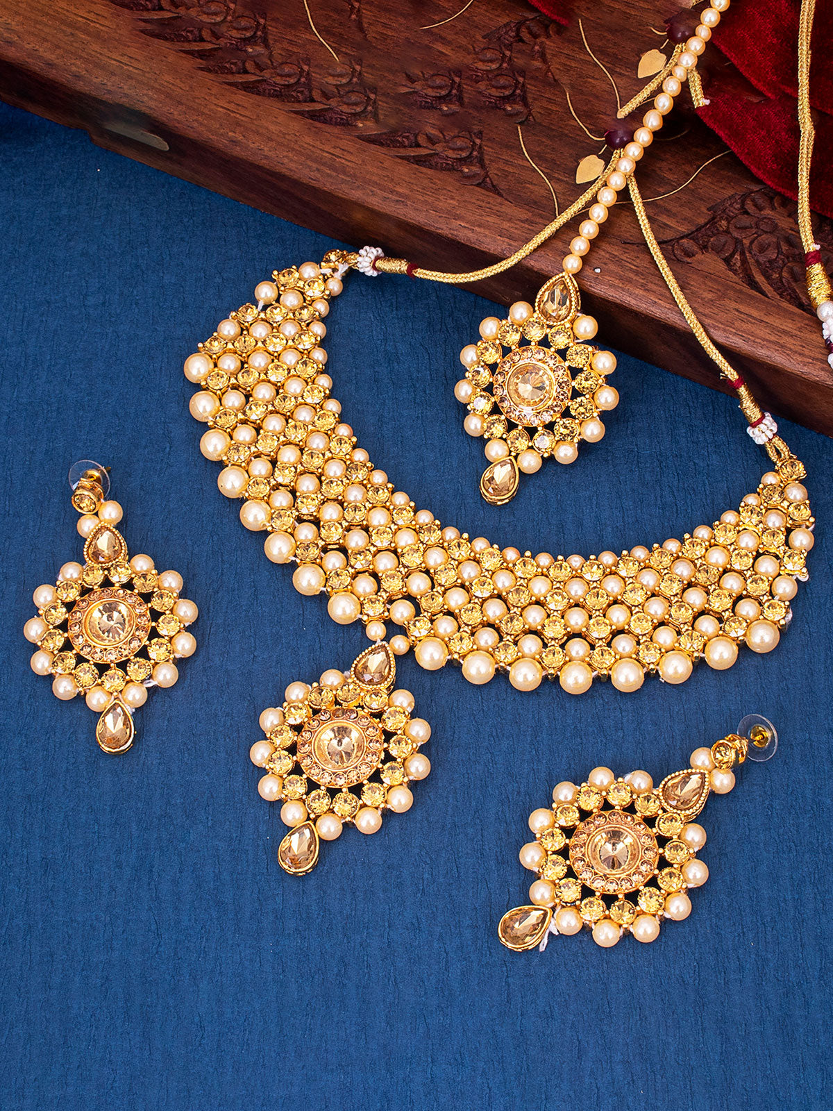Sukkhi Lovely Gold Plated Choker Necklace Set for Women NS104067