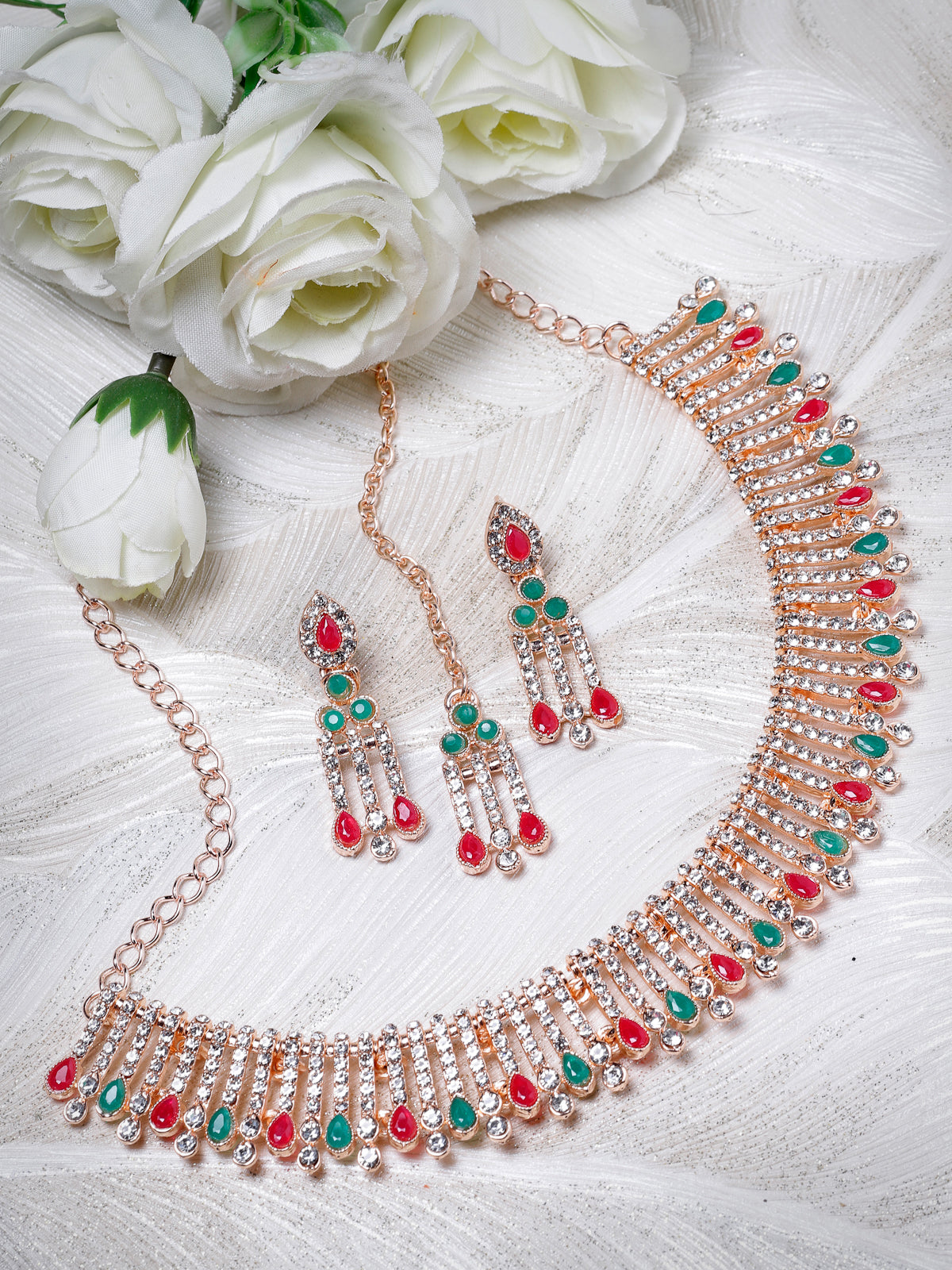 Sukkhi Admirable Fashionable Red-Green Kundan With Ad Stones Collar Bone Necklace Set With Earring And Maangtika | Jewellery Set For Women (NS105488)