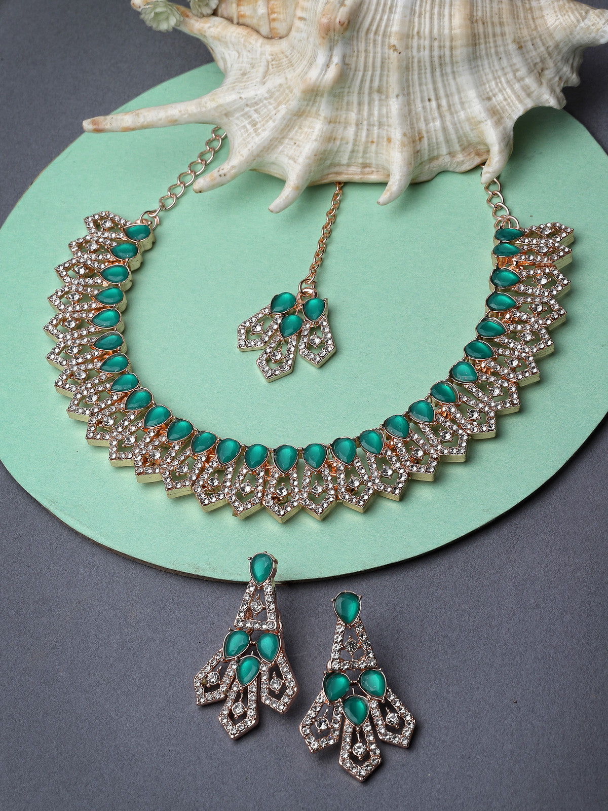 Sukkhi Fashionable AD Green Stones Collar Bone Necklace Set With Earring And Maangtika | Jewellery Set For Women (NS105558)