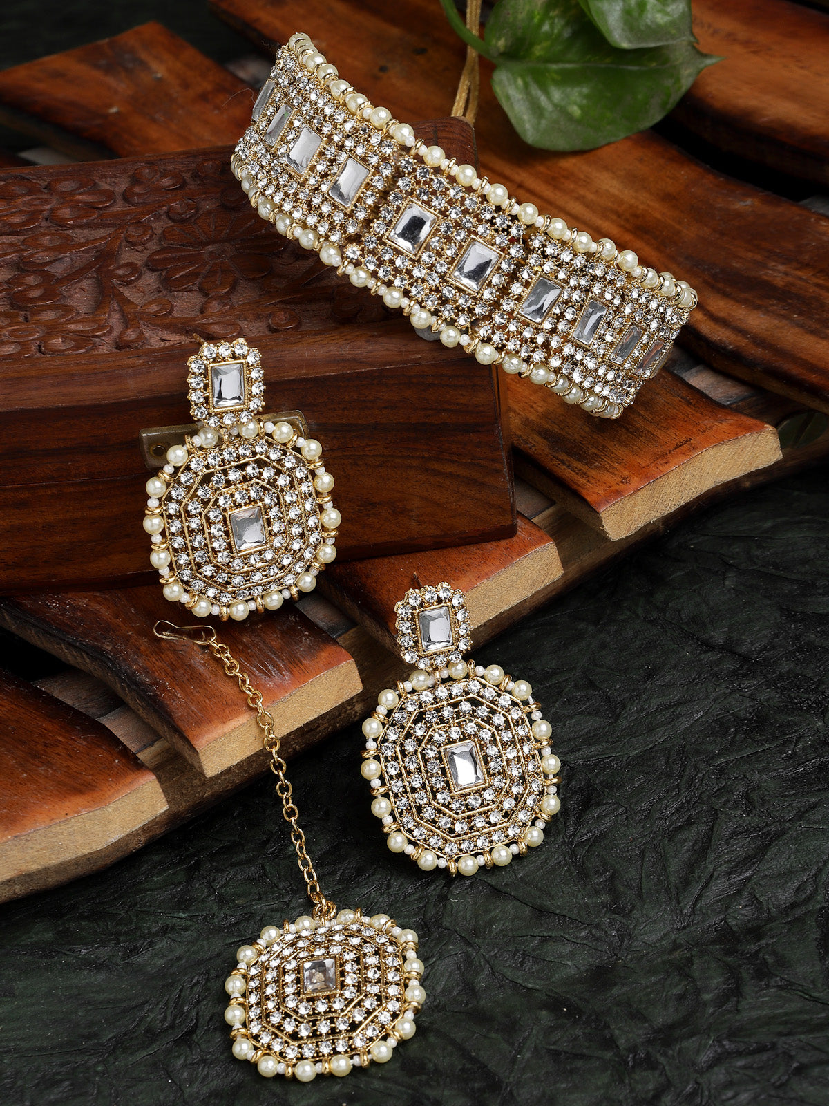 Sukkhi Decent Traditional White Kundan & Beads Choker Necklace Set With Earring And Maangtika | Jewellery Set For Women (NS105593)