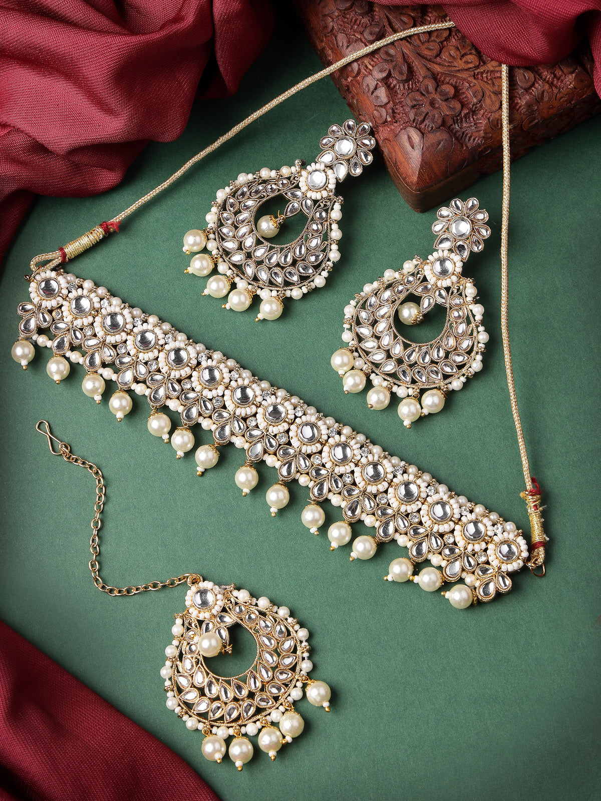 Sukkhi Delightful Round Shaped Gold Plated White Kundan & Beads Choker Necklace Set With Earring And Maangtika | Jewellery Set For Women (NS105597)