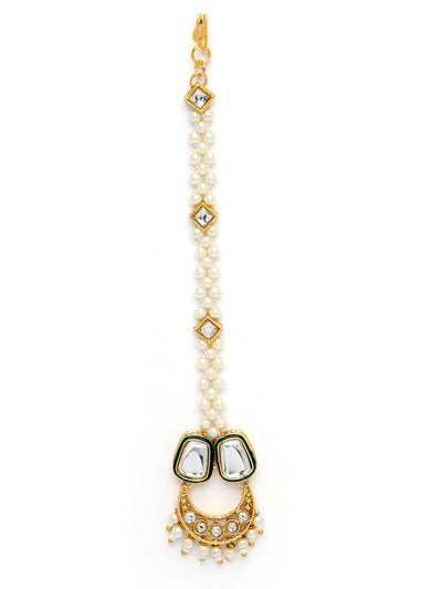 Sukkhi Glamorous Gold Tone Pearls with Crystals Stones Studded & Meenakari Work White Choker Necklace Set with Dangler Earrings & Maangtikka Jewellery Set For Women & Girls|Set of 1|NS106045