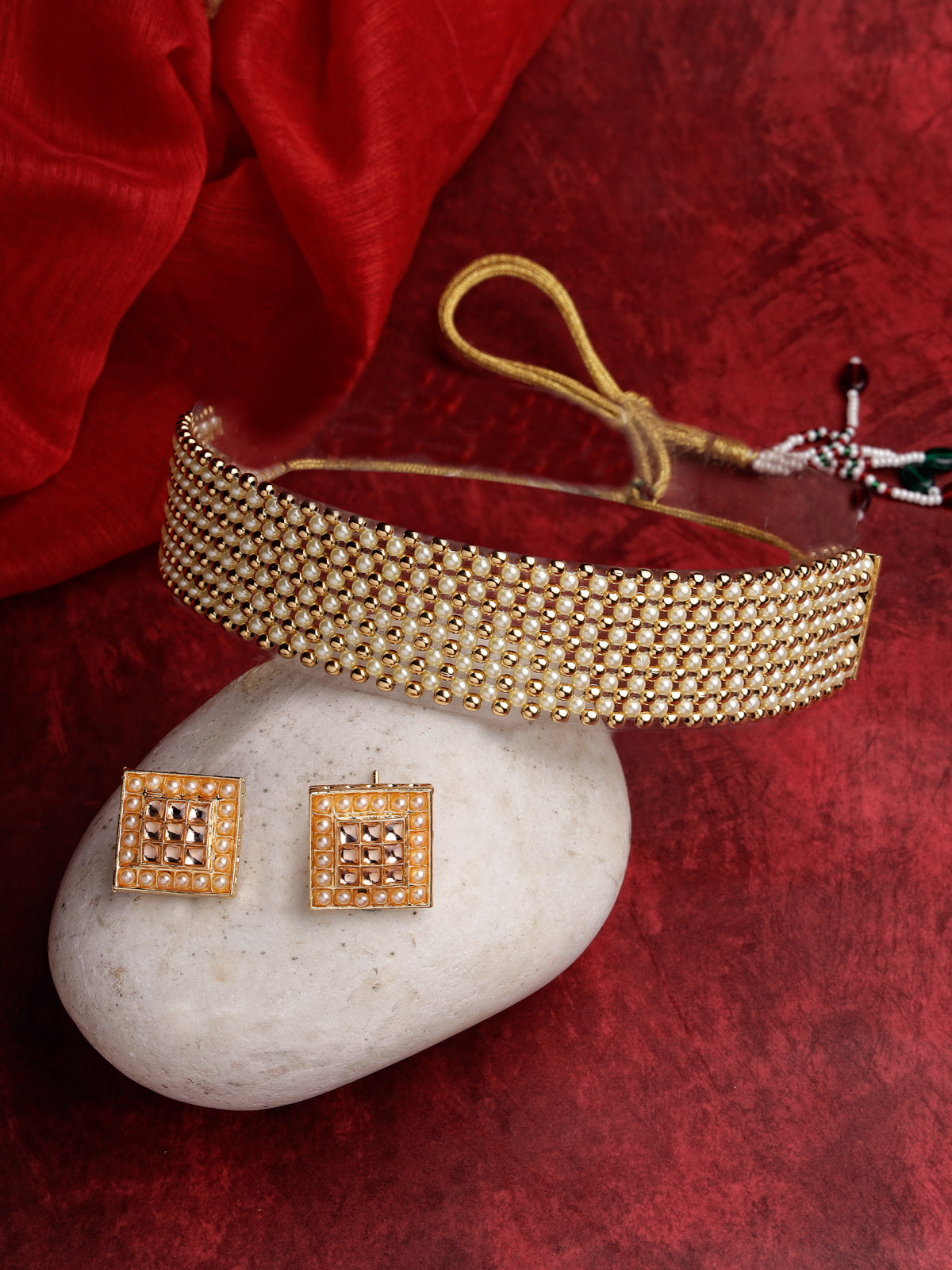 Sukkhi Attractive Gold Plated white Pearls Choker Necklace Set with Studs Earrings Jewellery Set For Women & Girls|Set of 1|NS106122