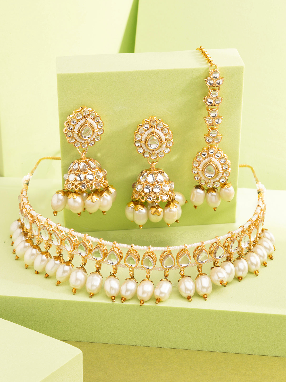 Sukkhi Traditional Kundan Studded Gold Plated White Peals Choker Necklace Set with Jhumka\Jhumki Earring & Mangtikka Jewellery for Women|NS106971