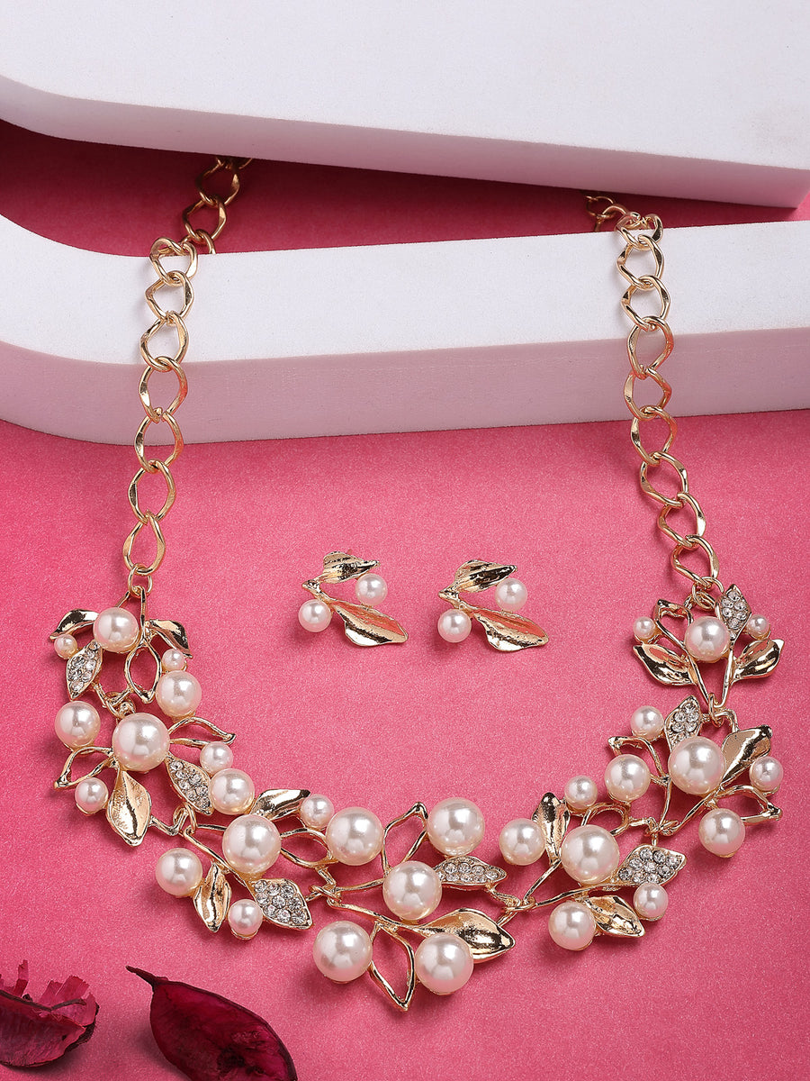 Scintillare By Sukkhi Lavish Fashionable Gold Plated Crystal Diamond Studded with Pearls Leaf Shaped Choker Necklace with Studs Earring Jewellery Set for Women & Girls|Latest Stylish Jewellery|NS107289