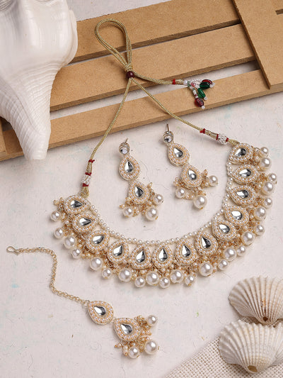 Sukkhi Good Looking Stylish Kundan & Pearls Studded White Choker Necklace with Drop Earring Maangtikka Jewellery Set For Women & Girls|Suited for All Festive Occasions|NS107361