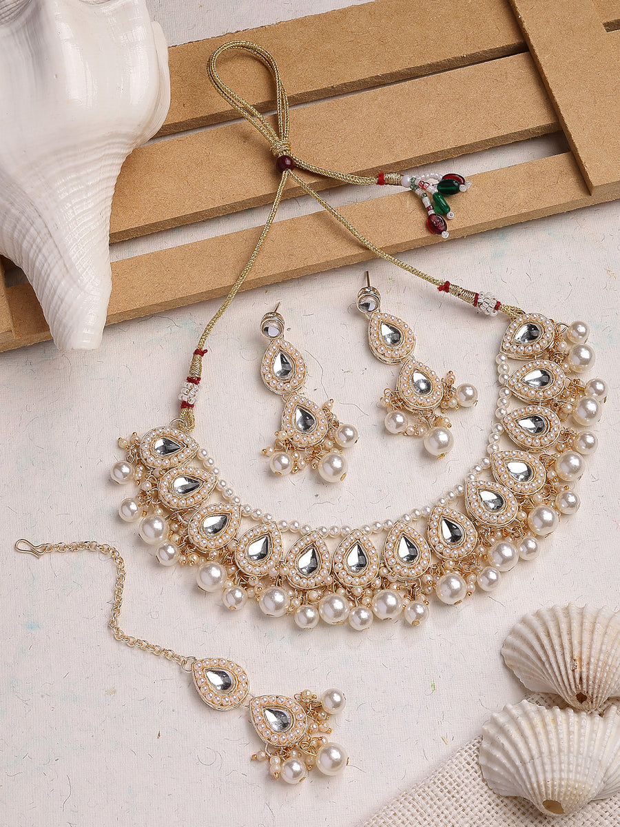 Sukkhi Good Looking Stylish Kundan & Pearls Studded White Choker Necklace with Drop Earring Maangtikka Jewellery Set For Women & Girls|Suited for All Festive Occasions|NS107361