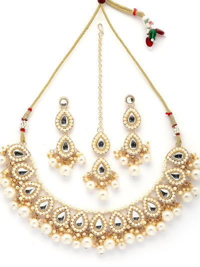 Sukkhi Good Looking Stylish Kundan & Pearls Studded White Choker Necklace with Drop Earring Maangtikka Jewellery Set For Women & Girls|Suited for All Festive Occasions|NS107361