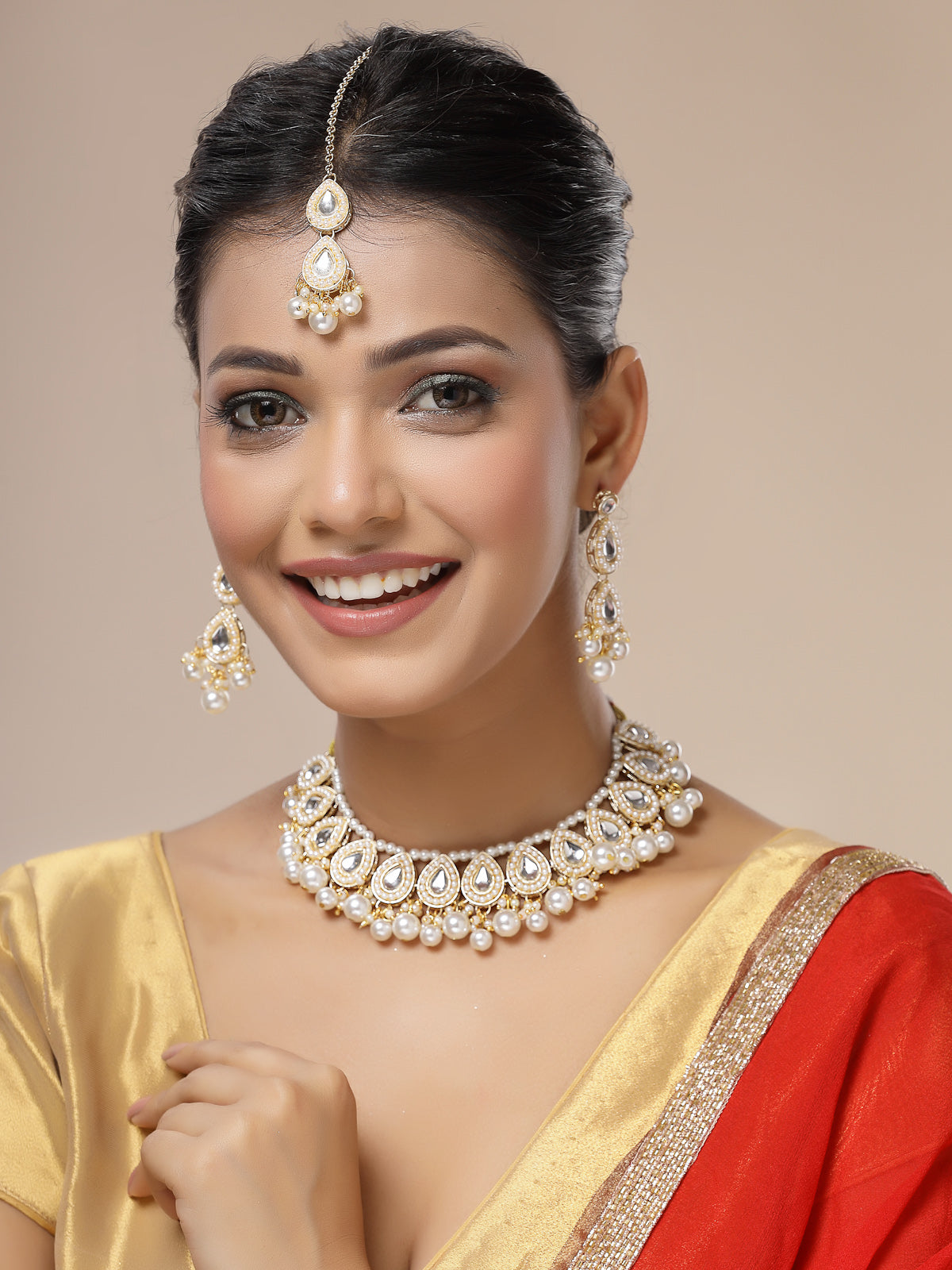 Sukkhi Good Looking Stylish Kundan & Pearls Studded White Choker Necklace with Drop Earring Maangtikka Jewellery Set For Women & Girls|Suited for All Festive Occasions|NS107361