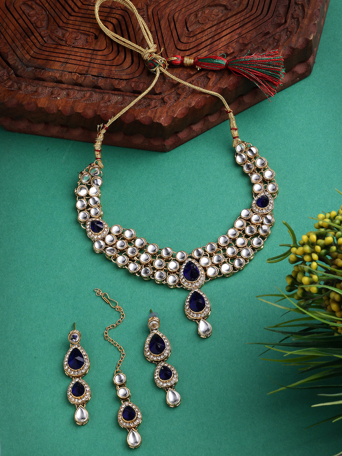 Sukkhi Elegant Stylish Gold Plated Kundan Studded Blue Choker Necklace with Drop Earring Maangtikka Jewellery Set for Women & Girls|NS107370