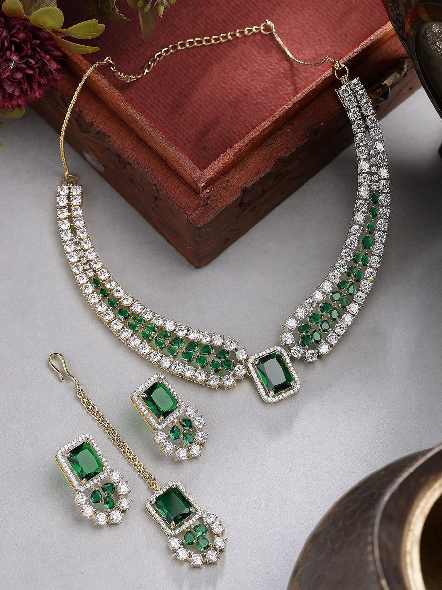 Sukkhi Wedding Collection Gold Plated Cubic Zirconia Studded Brass Emerald Green Collar Necklace & Studs Earring & Maangtikka Jewellery Set for Women|Latest Stylish Gifts for All Occasions|NS115982