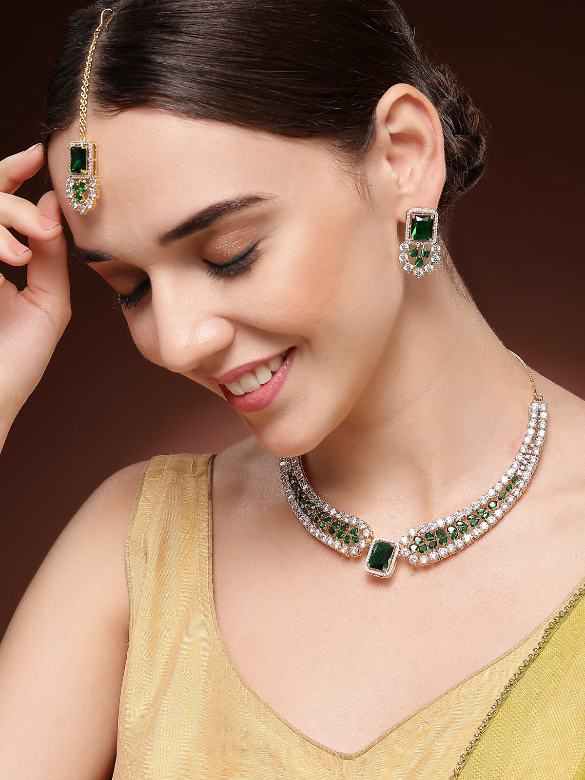 Sukkhi Wedding Collection Gold Plated Cubic Zirconia Studded Brass Emerald Green Collar Necklace & Studs Earring & Maangtikka Jewellery Set for Women|Latest Stylish Gifts for All Occasions|NS115982