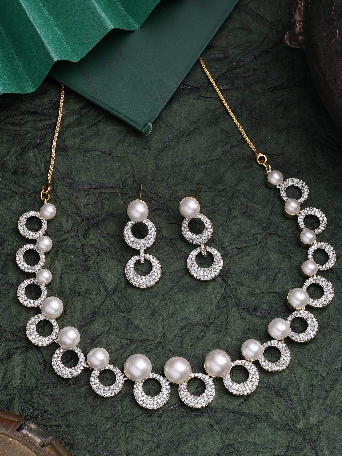 Sukkhi Sporty Fashionable Round Shaped Gold Plated with CZ & Pearl Studded Brass White Collar Necklace with Drop Earrings Jewellery Set for Women|Latest Stylish Gifts for All Occasions|NS116022