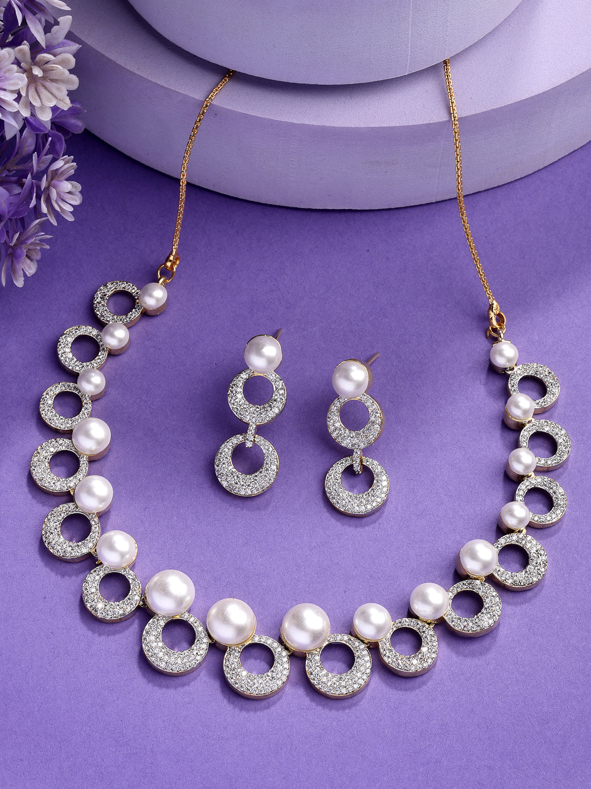 Sukkhi Sporty Fashionable Round Shaped Gold Plated with CZ & Pearl Studded Brass White Collar Necklace with Drop Earrings Jewellery Set for Women|Latest Stylish Gifts for All Occasions|NS116022