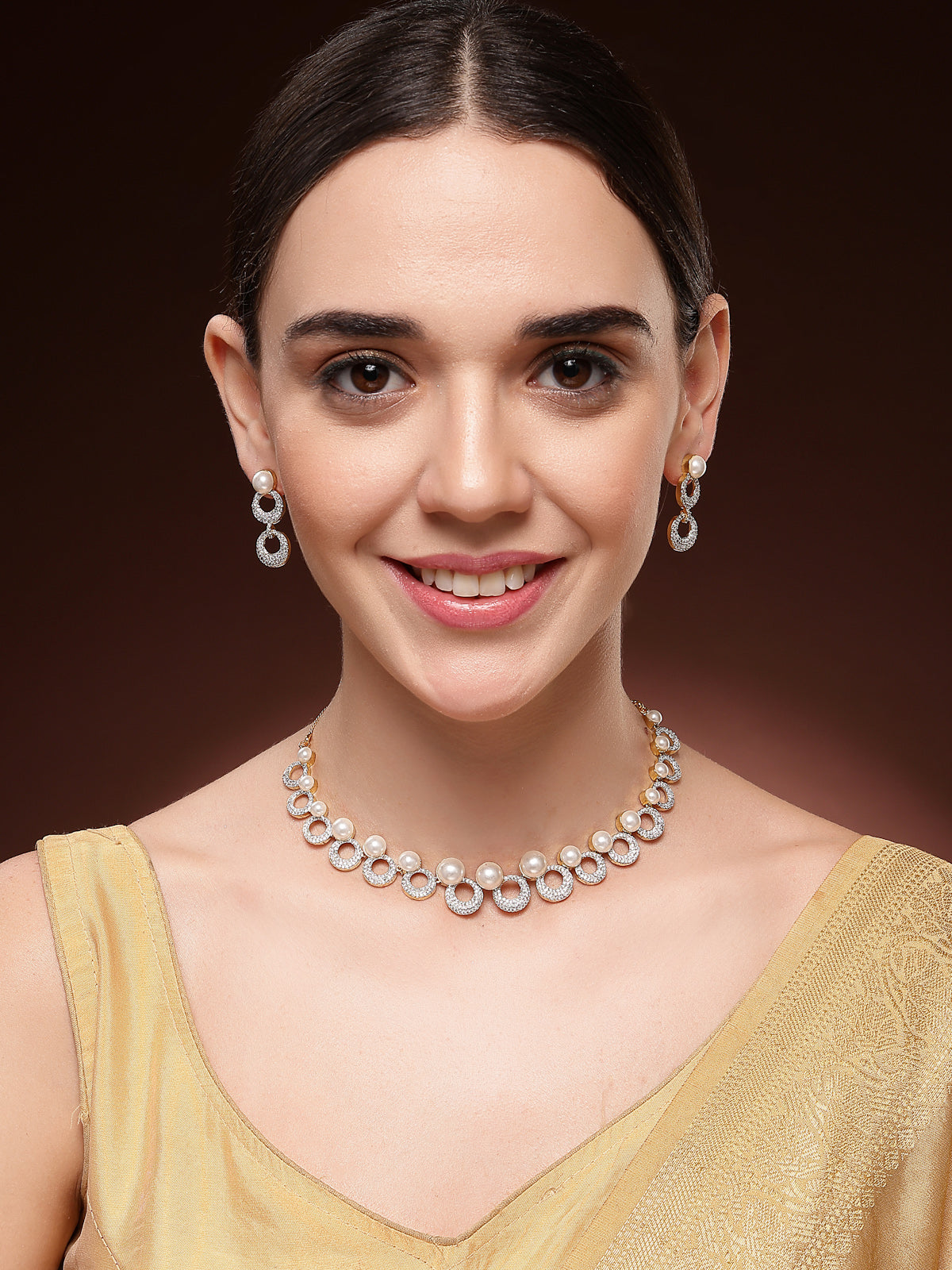 Sukkhi Sporty Fashionable Round Shaped Gold Plated with CZ & Pearl Studded Brass White Collar Necklace with Drop Earrings Jewellery Set for Women|Latest Stylish Gifts for All Occasions|NS116022