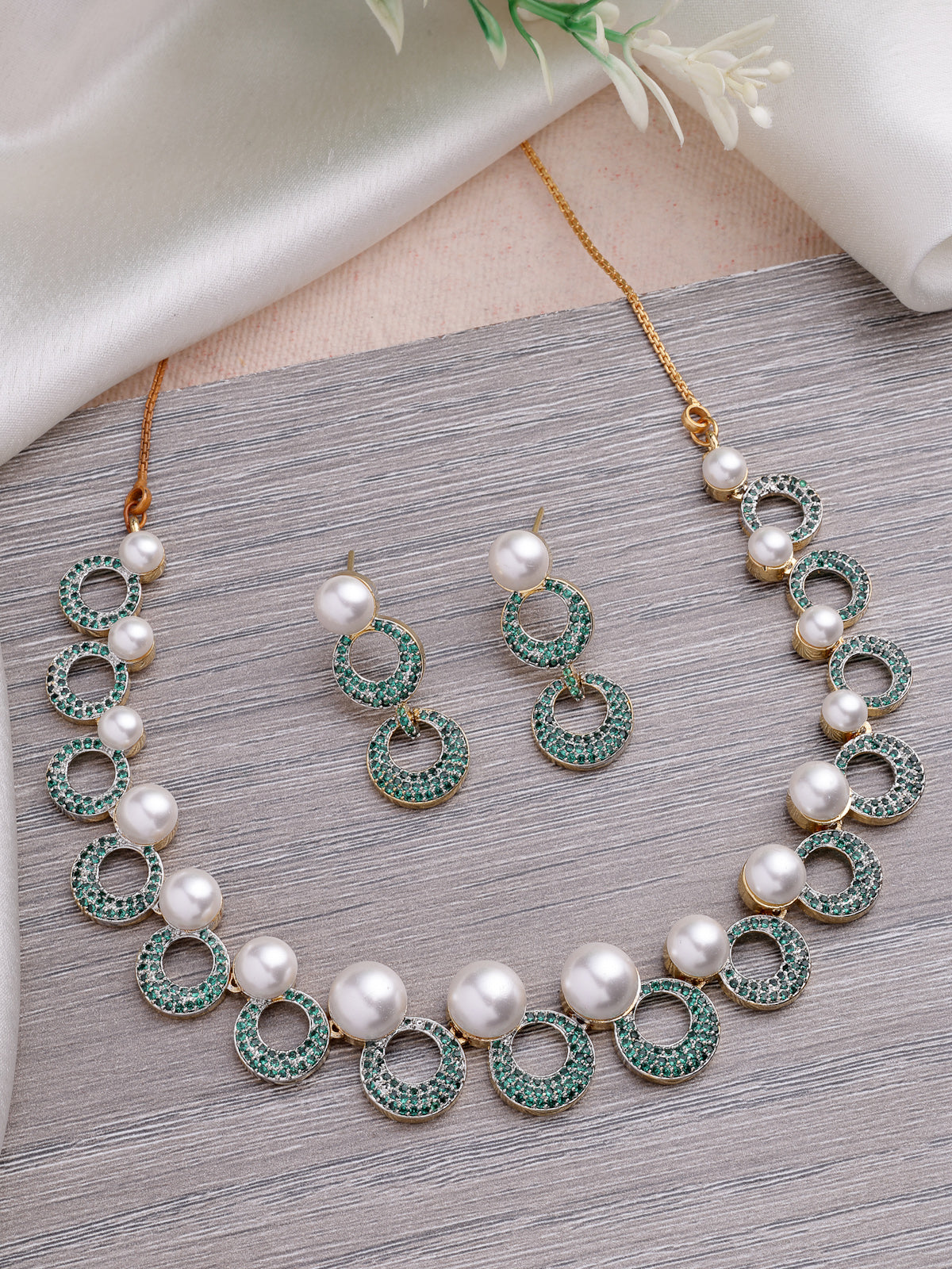 Sukkhi Ornamental Round Design Gold Plated with Cubic Zirconia & Pearl Studded Green Brass Collar Necklace with Drop Earrings Jewellery Set for Women|Latest Stylish Gifts for All Occasions|NS116023