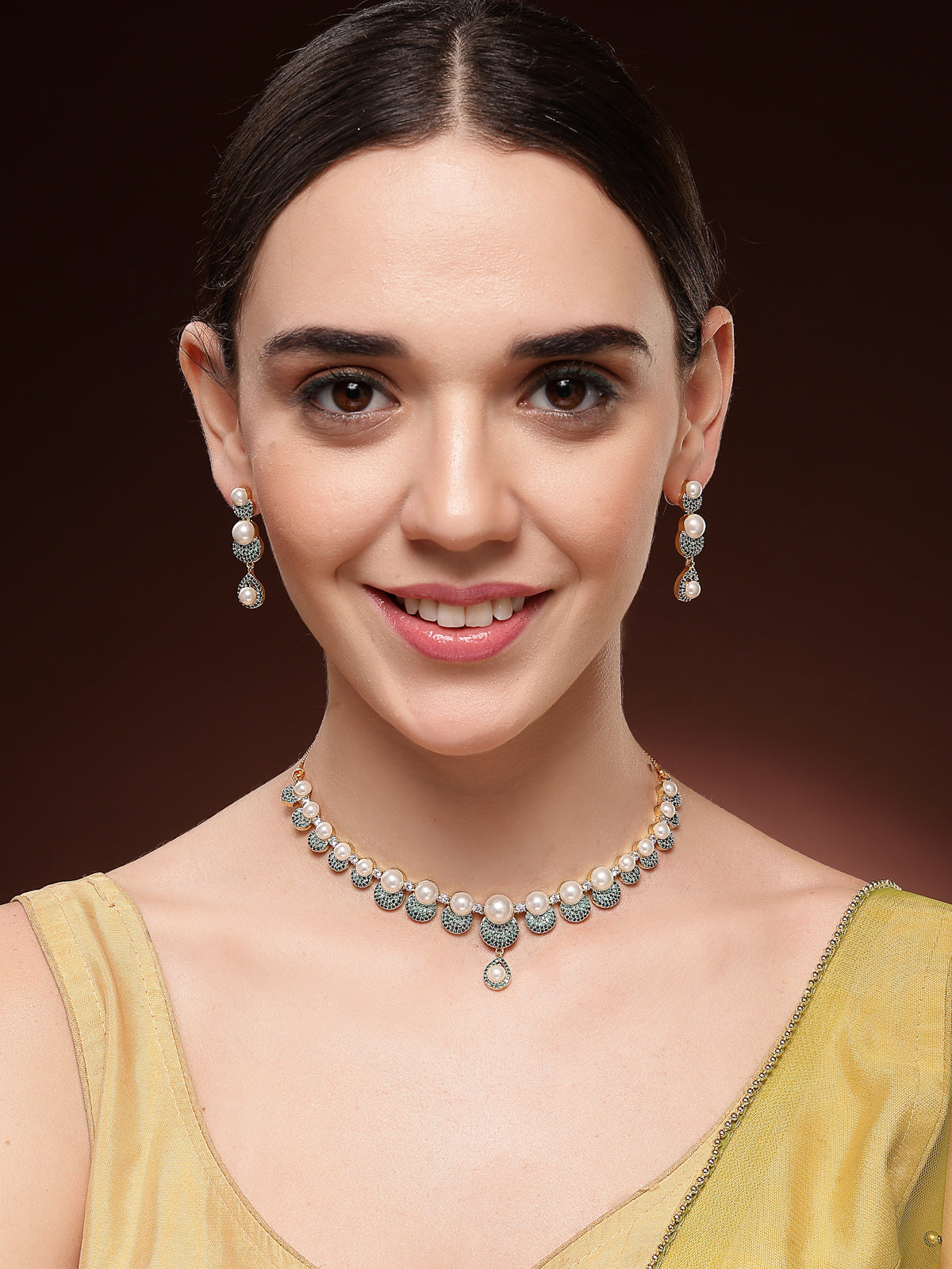 Sukkhi Stylish Geometric Design Gold Plated with Cubic Zirconia Pearl Studded Green Brass Collar Necklace with Drop Earrings Jewellery Set for Women|Latest Stylish Gifts for All Occasions|NS116031