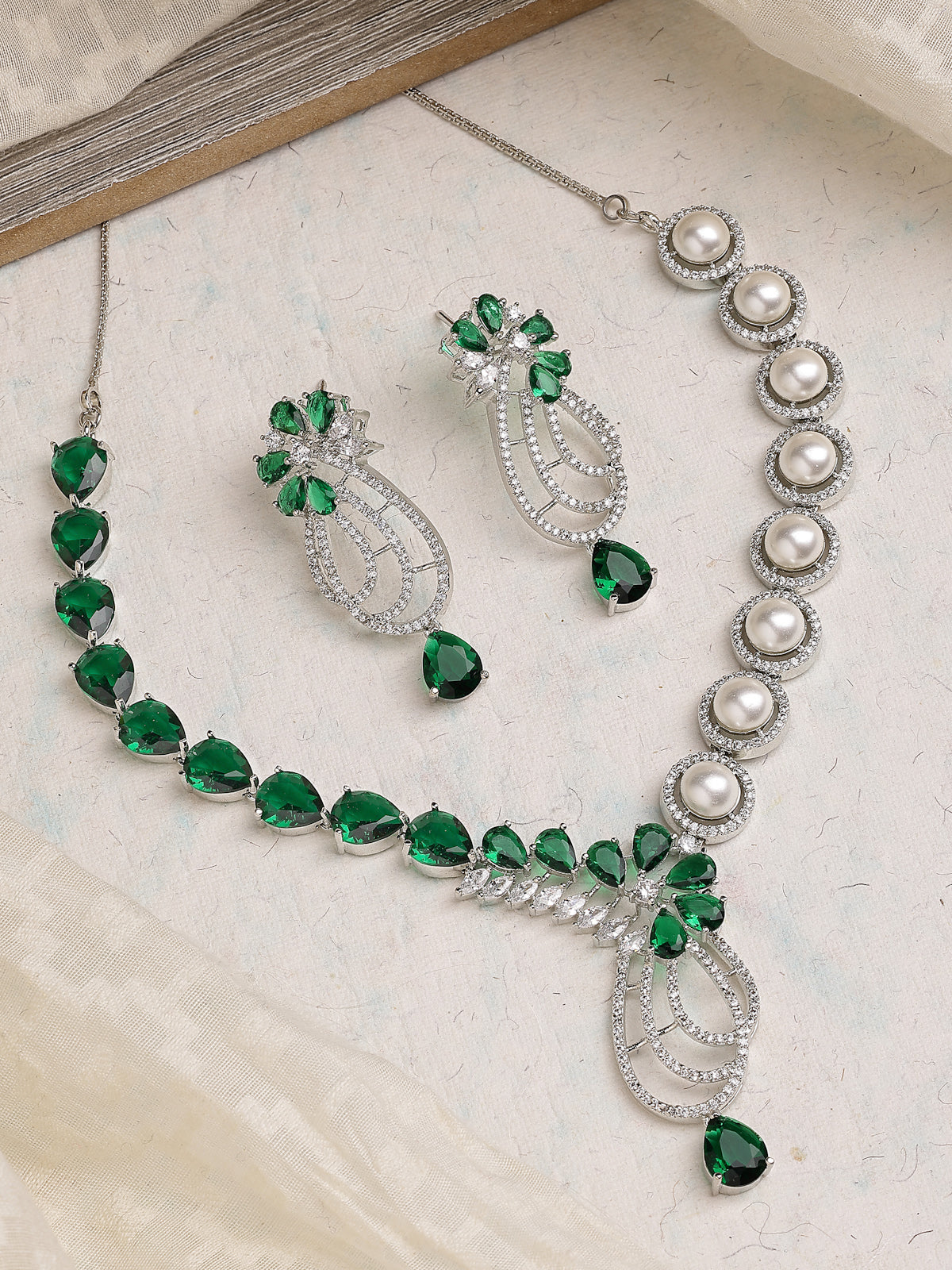 Sukkhi Designer Tear Drop Round Design Rhodium Plated Cubic Zirconia & Pearl Studded Green Brass Collar Necklace & Drop Earrings Jewellery Set for Women|Latest Stylish Gift for All Occasions|NS116055