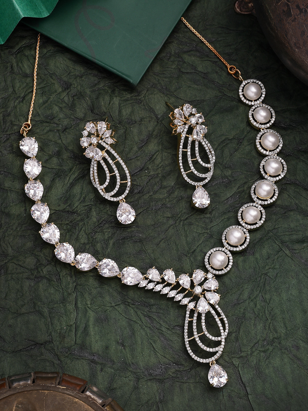 Sukkhi Admirable Tear Drop Round Design Gold Plated Cubic Zirconia & Pearl Studded White Brass Collar Necklace & Drop Earrings Jewellery Set for Women|Latest Stylish Gifts for All Occasions|NS116060