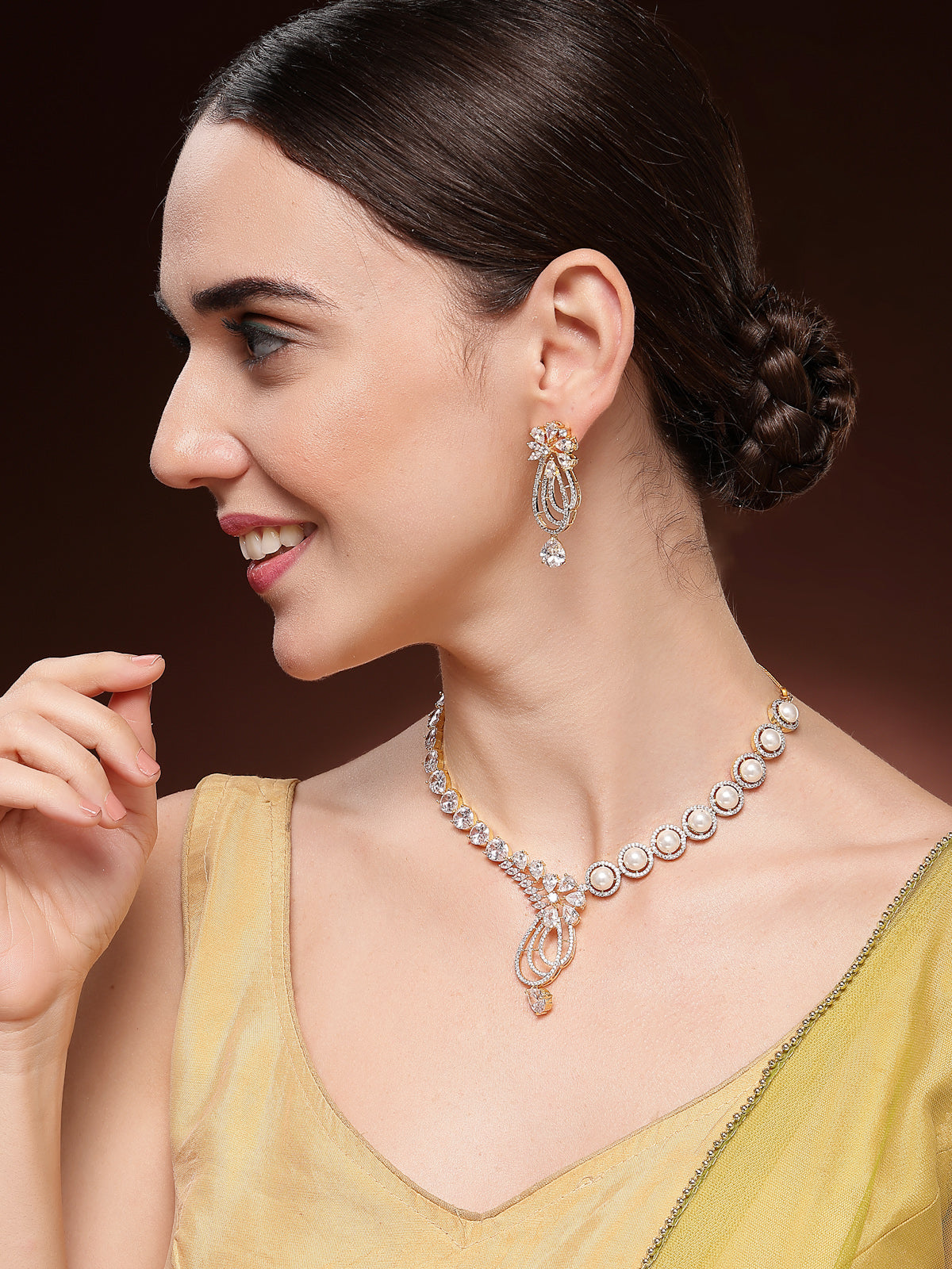 Sukkhi Admirable Tear Drop Round Design Gold Plated Cubic Zirconia & Pearl Studded White Brass Collar Necklace & Drop Earrings Jewellery Set for Women|Latest Stylish Gifts for All Occasions|NS116060
