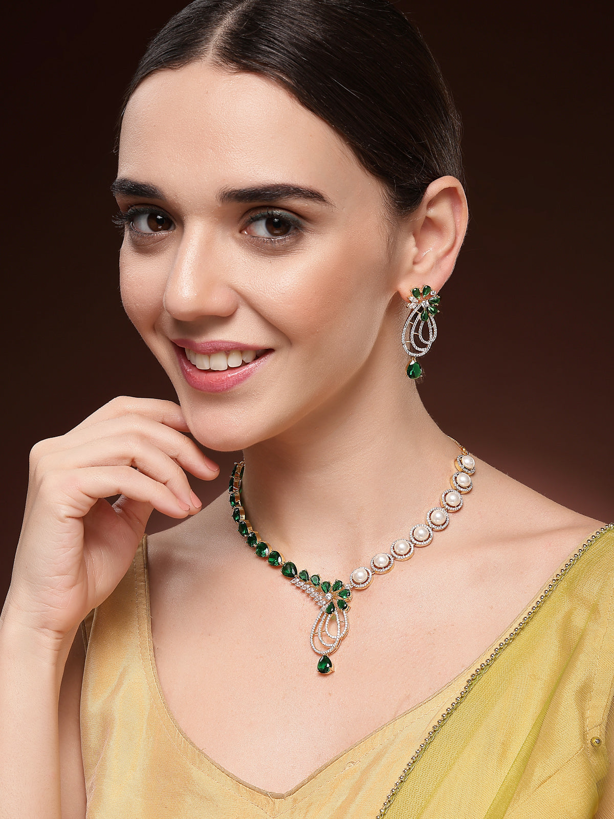 Sukkhi Creative Tear Drop Round Design Gold Plated Cubic Zirconia & Pearl Studded Green Brass Collar Necklace & Drop Earrings Jewellery Set for Women|Latest Stylish Gifts for All Occasions|NS116061