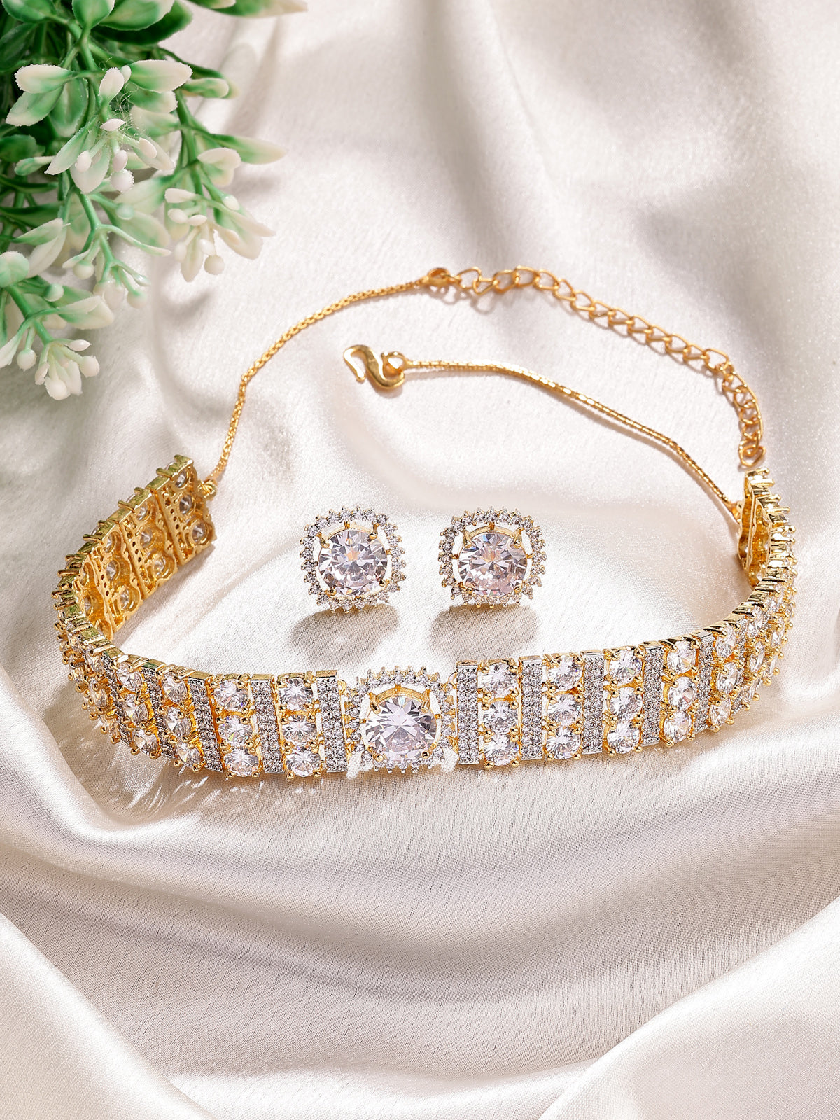 Sukkhi Attractive Gold Plated Cubic Zirconia Studded White Brass Choker Necklace with Studs Earrings Jewellery Set for Women|Latest Stylish Gifts for All Occasions|NS116072