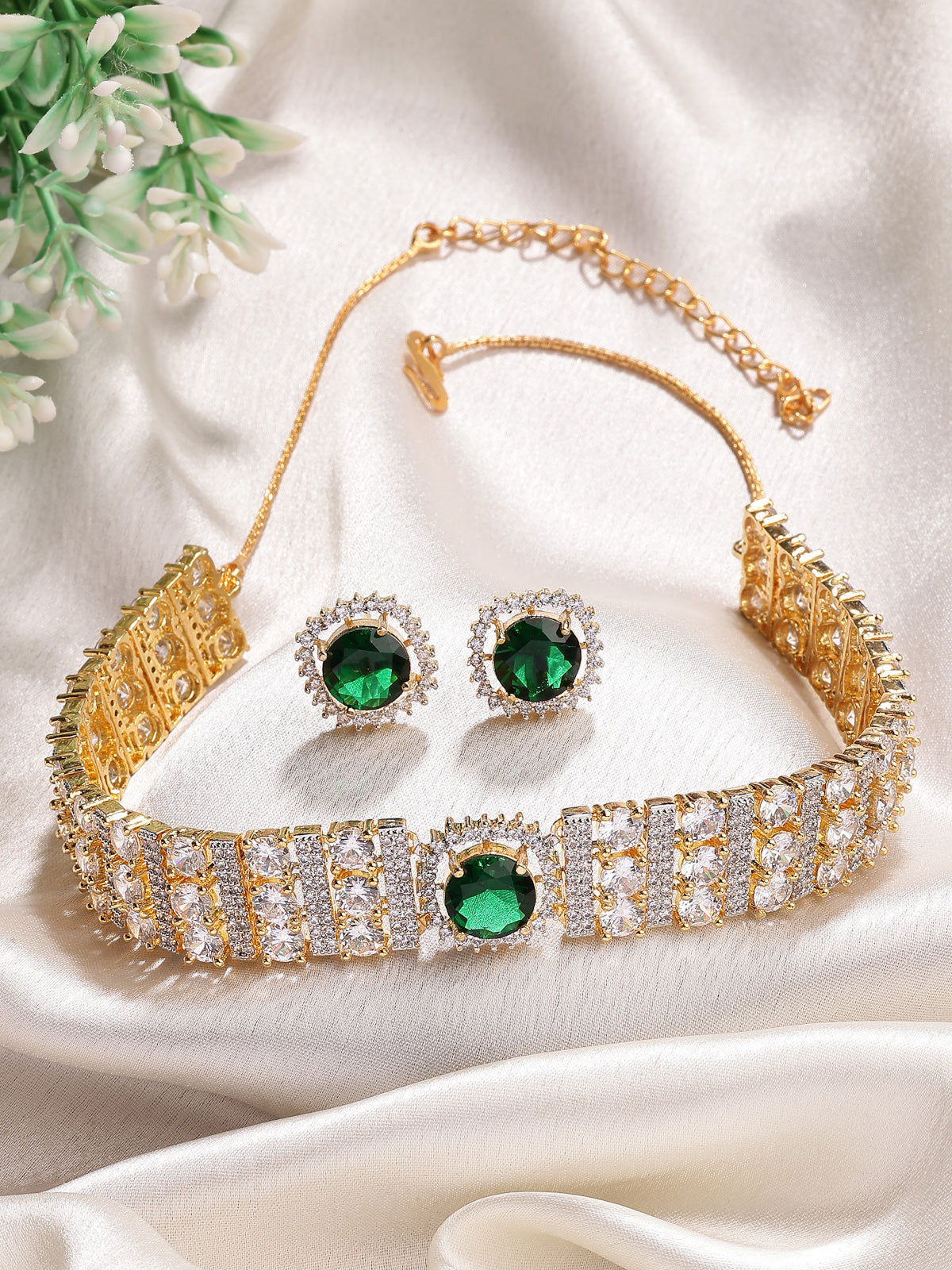 Sukkhi Eye Catchy Gold Plated Cubic Zirconia Studded Emerald Green Brass Choker Necklace with Studs Earrings Jewellery Set for Women|Latest Stylish Gifts for All Occasions|NS116073