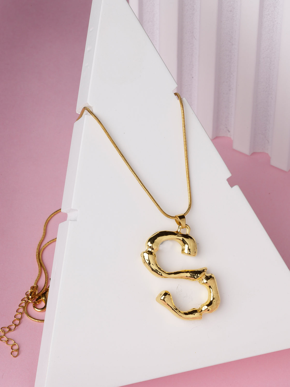 Scintillare by Sukkhi Modern Name English Gold Plated Alphabet S Letter Initials Letter Locket Pendant Necklace Chain Alphabet Pendant Necklace Chain for Men And Women Unisex |P106770
