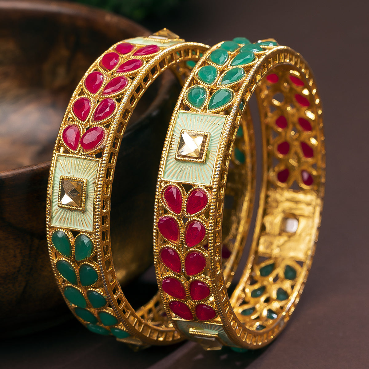 Sukkhi Splendid Kempu Stone Gold Plated (Set of 2) Bangle For Women (B100512_2.8)