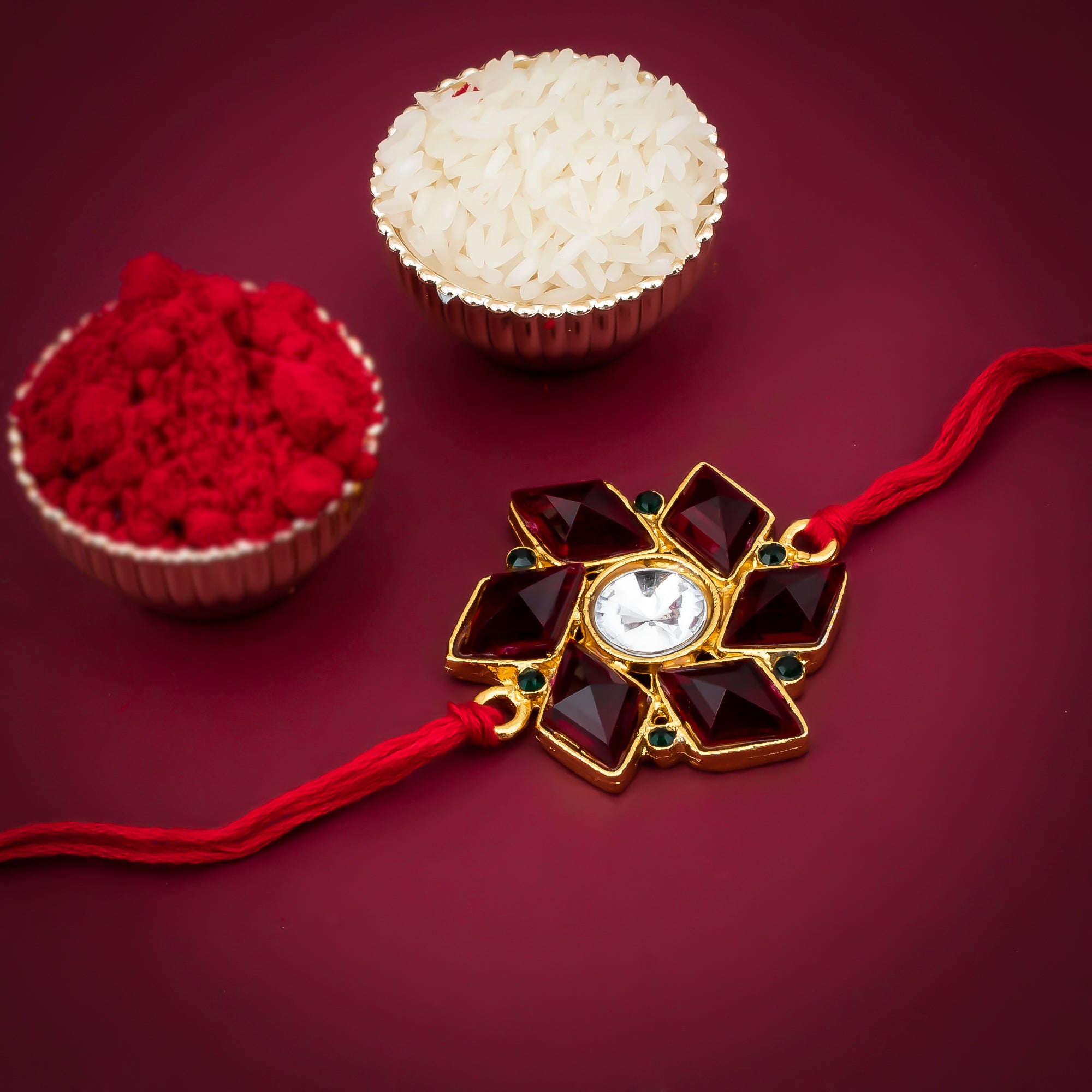 Sukkhi Splendid Gold Plated Bhaiya Bhabhi Rakhi Lumba Set with Roli Chawal and Raksha Bandhan Greeting Card