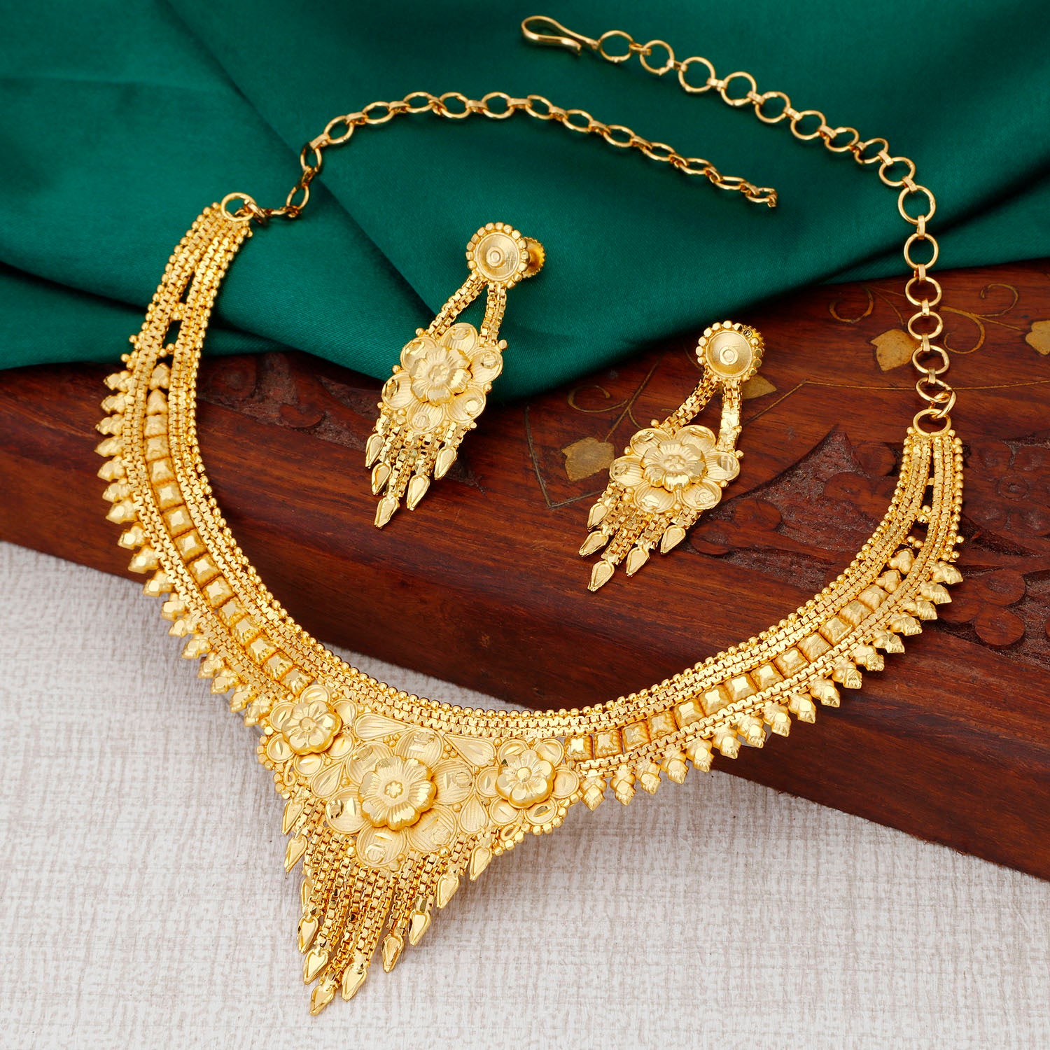 Sukkhi Traditional 24 Carat 1 Gram Gold Jewellery Necklace Set for Women