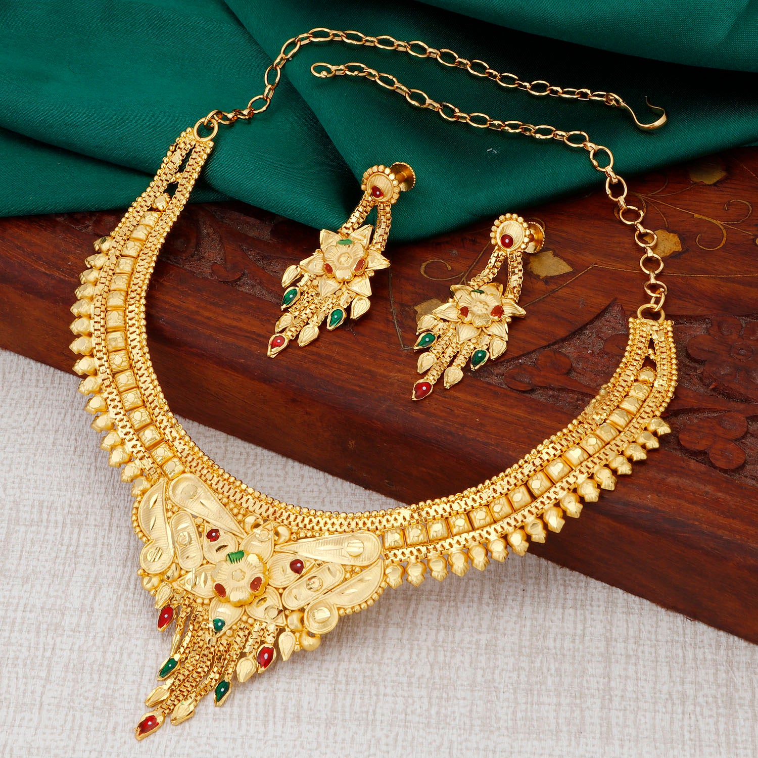 Sukkhi Gorgeous Alloy 24 Carat 1 Gram Gold Jewellery Necklace Set for Women