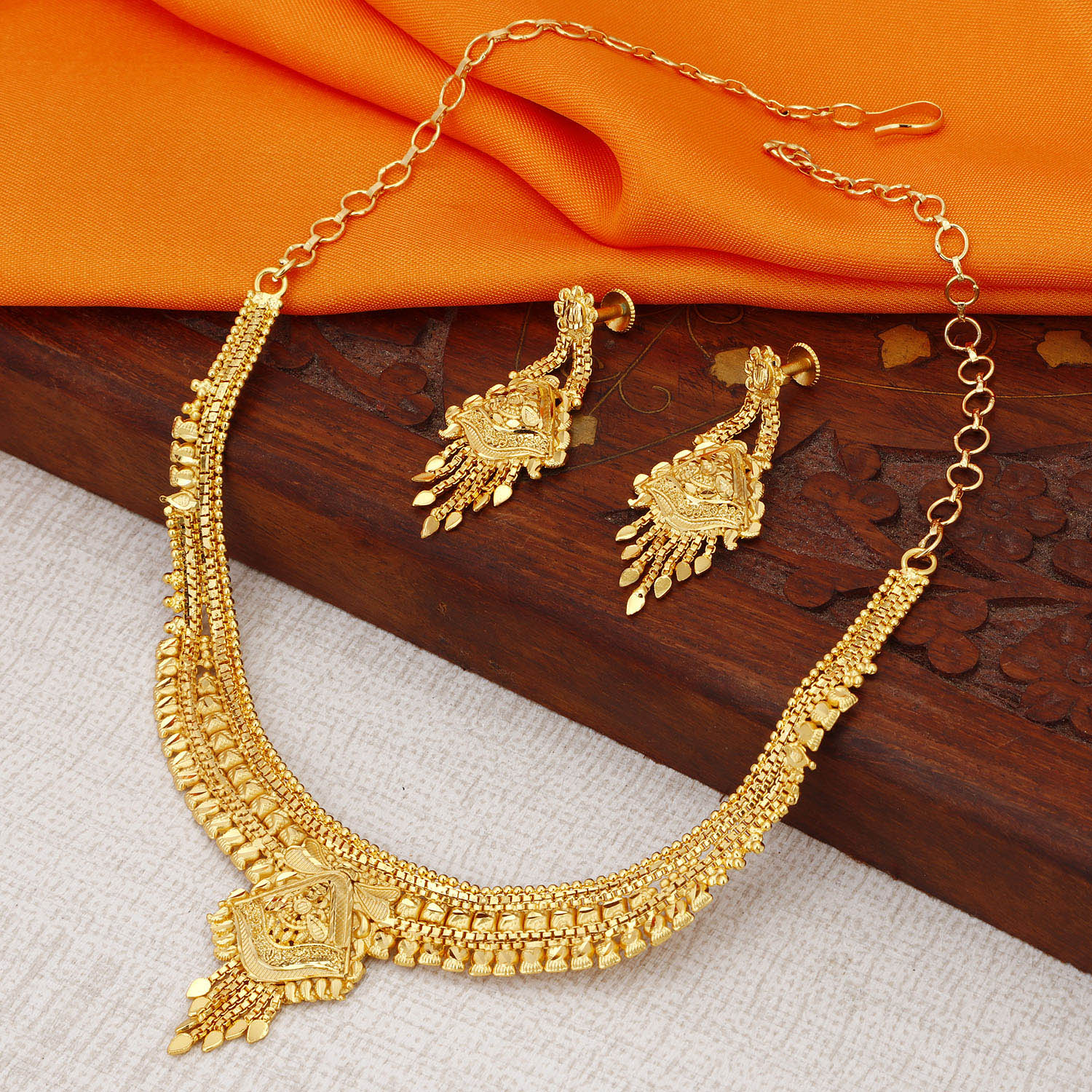 Earring Sukkhi Alloy Jewel Set Buy Gleaming Alloy Gold Plated