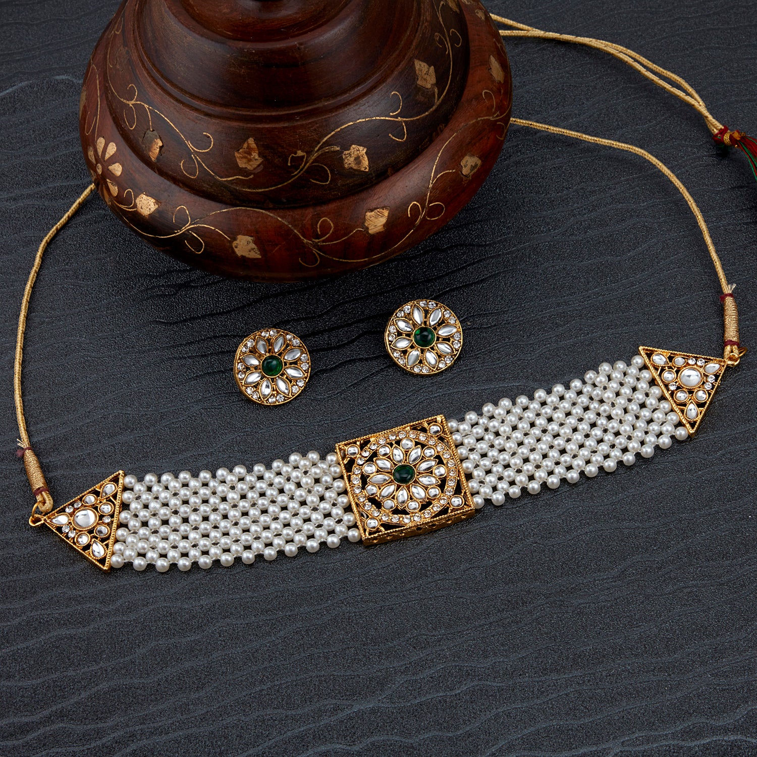 Buy OOMPH Jewellery Gold Tone Jadau Kundan & Pearl Delicate Set Online At  Best Price @ Tata CLiQ
