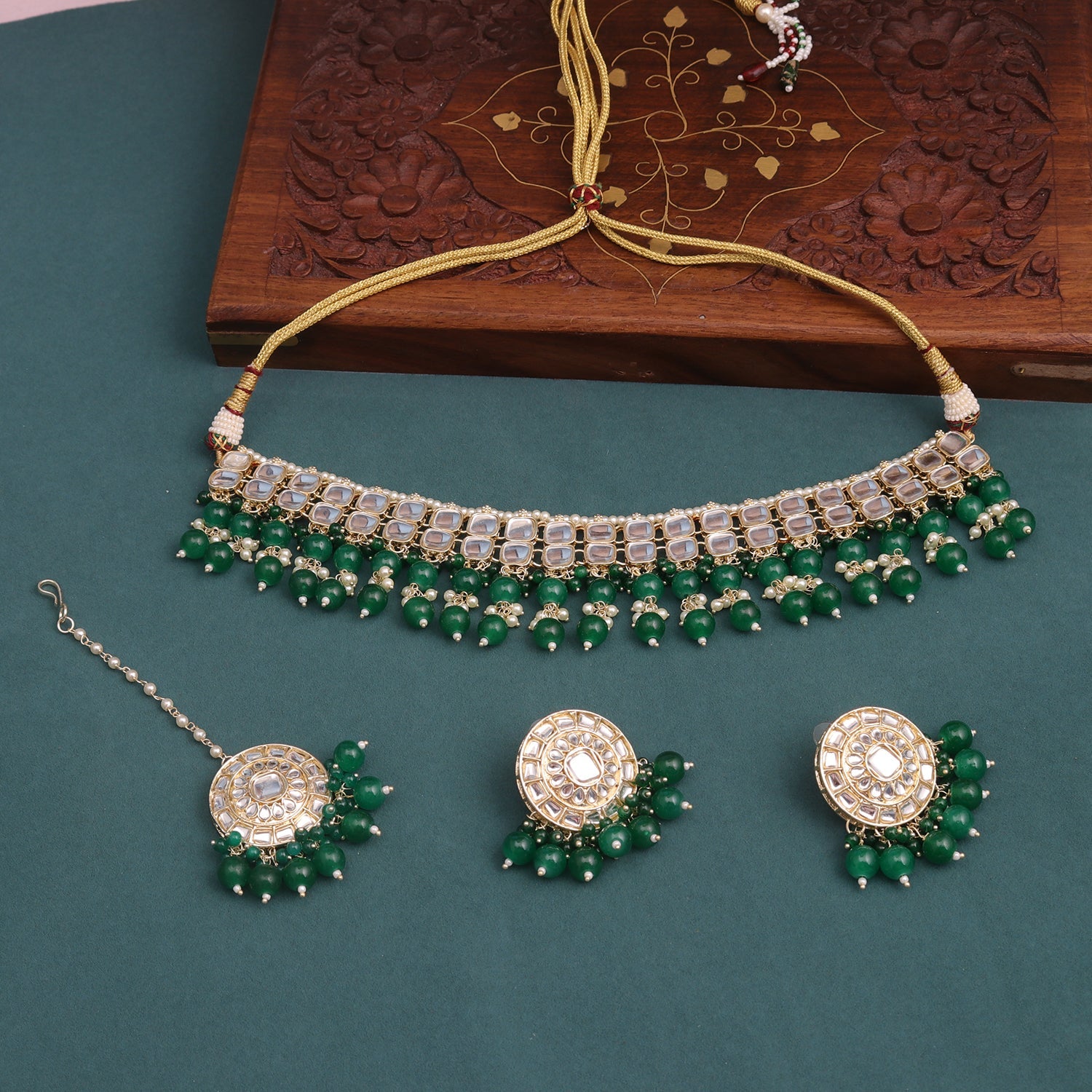 Green pearl deals choker necklace