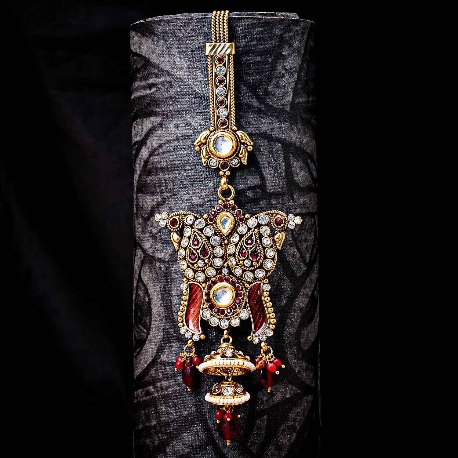 Sukkhi Dazzling Golden Gold Plated Kundan & Pearl Chabi Challa for Women